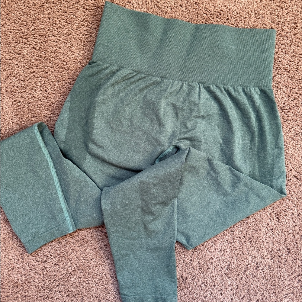 NVGTN Green Women's Leggings - Picture 2 of 4
